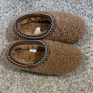 NEW WITHOUT BOX UGG Slippers
